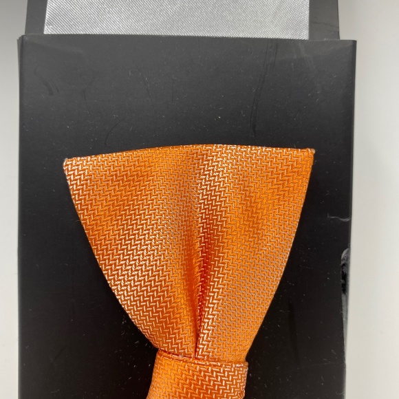 JF J. Ferrar Bow Tie & Pocket Square Combo Peach - Picture 2 of 4